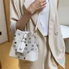 Bolso de hombro inclinado oblicuo de gran capacidad a la moda para mujer, bolso con correas estampadas, bolso tipo cubo 2022