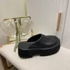 Tofflor varumärkesdesigner kvinnors sandaler mjuka fashionabla ut design damer ihåliga plattform sandaler gjorda av transparent material sexig härlig solig strand för kvinnor