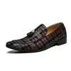 New Street Fashion Tassels Padrão de grade Oxford Sapatos para homens mocassins Casamento Prom caldo de casa Zapatos Hombre