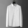 Роскошные вышивальные рубашки для мужчин с длинным рукавом Slim повседневная рубашка черный белый бизнес формальное платье рубашки социальная смокинг одежда 220326