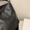 Worki wieczorowe linie dzianinowe ramię dla kobiet 2022 Designerka czarna swobodna torba o dużej pojemności skórzane torebki luksusowe pakiety