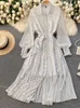 Printemps et été français Vintage Maxi Robe Robe d'été dames à manches longues Orange à pois en mousseline de soie robes plissées Femme Robe 220531