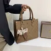 2022 Totes Designer Borsa da donna Borse da sera Stampa Borsa a grande capacità Borsa a tracolla con rivetto a contrasto in pelle PU Primavera