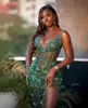 2022 Plus Size Arabic Aso Ebi Green Mermaid Sparkly Prom Dresses Sheer Neck pärlor Evening Formal Party Second Reception Födelsedag 184W