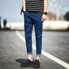 Calças masculinas 2022 Jeans de joelho rasgados casuais para estudantes do sexo masculino coreano Slim-Fit Fit.