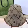 Stingy Brim Hats Designer Bucket Ats Designer em Luxury Fasion Sun Visor Clássico Duas Letras Beac Cap Outdoor Travel Caps Bom Bom OKVK