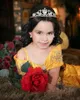 2022 Gul retro prinsessan söta blommaflickor klänningar för bröllop från axelkristallpärlor kaskade ruffles födelsedag barn flicka pageant klänningar