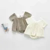 Lato 2020 Koreańskie koronkowe dziecięce romper w szyku V-dół Baby dziewczyny Japońskie ubrania z krótkim rękawem na 0-3 lat G220510