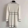 2022 Summer Casual Dresses Sweater Skir Two Pieces kjol korta ärmar stickad tyg lyxig designer kläder slitna stickkläder