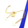 Europe America Fashion Petite Malle Necklace Armband Lady Womens Gold-Color Metal Graved V Initialer Flower Iconic Pendant Chain Jewelry Set M00568