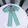 Koreaanse handgemaakte doek kunst strikje broches voor vrouwen kleur crystal strass kwast kraag speldjes shirt sieraden accessoires geschenken