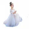 Söt prinsessan Flower Girl Dress Long Train med Bow 3D Flowers Appqulies Holy First Communion Wears för småbarns barn födelsedag258d