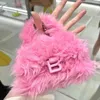 Borse da sera Rosa Faux Fur Messenger Winter Cute Soft Plush Mini Bag Lettera Fashion Design Borsa a tracolla All-match per donna