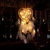 Oggetti decorativi Figurine Acchiappasogni con filo LED Ciondolo a cuore Piuma Manuale creativo Appeso a parete luminoso Nordic Girl Home Ro