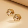 Vintage Pearl Metal Rose Flower Stud Örhängen för Kvinnor Bröllop Bröllop 2022 Trend Guldfärg Boho Earring Femme Smycken