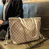Handtasche Leichte Luxushandtasche Damen Herbst Winter neue vielseitige große Kapazität Einkaufstasche Leder Sling Umhängetasche