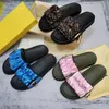 Zapatillas de fondo plano Diseñador de lujo Letras de satén doblar sandalias de flores Moda clásica Casual playa Mujer Zapatos calidad ocio Zapatilla de gran tamaño 35-42