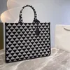 Broderade väskor triangel totes kvinnor handväskor handväska kvalitet canvas shopping väska symbol tote metall trianglar mode bokstäver stor kapacitet handväska