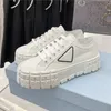 Designers chaussures de sport Plate-forme Double Wheel Nylon Sneakers Femmes pour White Sneaker Trainers Triple fond épais Luxe bas gabardine pour rose