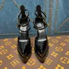 Luksusowe sandały AEVITAS wodoodporne platformy szpilki spersonalizowane satynowe wybiegi gruby obcas i podwójny pasek na kostkę ozdobione cyrkoniami lakierowana skóra