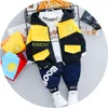 Kledingsets Kid Boy Girl Hooded Kleding Set Spring Fall Baby Outfit Coat T-Shirt Jeans Katoen Kinderen Infant Stitching Apparel 1 2 3 4 Yearcl