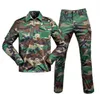 Chaquetas para hombres Uniforme del ejército Camuflaje militar Abrigo Chaqueta / pantalones Conjuntos Soldado Cazadora impermeable Ropa para hombres