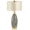 Lâmpadas de mesa Lukloy liderou a lâmpada de cerâmica minimalista moderna para quarto à beira da sala de cama American Creative Decorative Lamptable