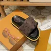Damtofflor Sliders Version Sandaler Tryckt Spänne Design Mjuk sula Sandal Man Mode Damtofflor Slide Flip Flops 35-42