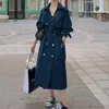 Femme de printemps de luxe Long Coat Trench Coat French Elegant Korean Casual ceinture décontractée en vrac mince Rainquette pour femmes Vers de vent L220812
