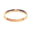 Bracelets de manchette ouverts de luxe pour femmes hommes bijoux africains bracelets Dubai acier inoxydable concepteur simple pour femmes dames Couple cadeaux de noël femme sur les mains fille