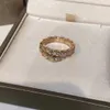 Luxe bandringen voor high-end op maat gemaakte op maat gemaakte onregelmatige slangenbone-activiteiten set diamanten ring Valentijnsdag geschenken top sieraden accessoires