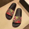 Summer 2022 New Fashion Designer Luxury Women's Flat Couples Beach Slippers Men's Slippers G220525