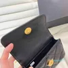 Mini bolsos de hombro de diseñador Bolso negro blanco Bolso clásico Colgante en tono dorado Cadena de metal Crossbody pequeño