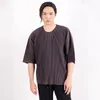 Miyake Pileli Erkekler Yuvarlak Boyun Büyük Boy T Gömlek Yaz Kore Moda Gevşek Casual Tops