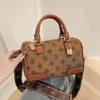 Tassen tas dames winter nieuwe draagbare boston kussen veelzijdige hoge capaciteit sling schouder messenger tag trend handtassen ontwerpdeals