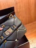 Сумки на плечах роскошная бренда мода простая маленькая квадратная шкафная сумка для жестки женский дизайнер высококачественный настоящий кожаный цепь сумочка мобильного телефона 1217