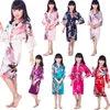 Commercio all'ingrosso Childs Satin Kimono Robes per ragazze Bambini Sleepwear floreale Pavone Flower Robe per Spa Wedding Compleanno Camicia da notte 220721