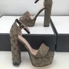 디자이너 -2021 패션 샌들 여름 여성 신발 버클 스트랩 힐 플랫폼 슬라이드 chunky 힐 고무 솔 블랙 여자 신발 높은 품질