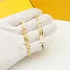 Mode örhängen Guld Dangle Damörhänge Letter Stud Örhängen Design Trend Högkvalitativa smycken Lyxgåvor för kvinnor