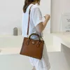 Handväskor Outlet Ny väska Kvinnlig bambu Joint Portable Single Shoulder Messenger Tote Bag Student Style mångsidig och härlig sjukhus