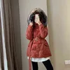 Qingwen vinterjacka stor päls krage down jacka kvinnlig 2021 koreansk mode midja smal vit anka ner parka jaqueta feminina l220725
