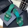 2022 sommar nya tofflor Rhinestone Letter Kitten Hälen Sandaler Square Toes Women's Designer Shoes