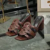 Os mais recentes chinelos de salto grosso simples femininos sapatos de verão areia couro envernizado sapatos femininos de metal combinando ao ar livre casa uma variedade de opções 35-44