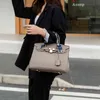 Bag Handbag Designer Women's 2024 Fashion Leather Portable One Shoulder Messenger Large Capacity Platinum 58PF