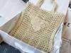 Designer handväskor raffia fiber tote bag Sommar enfärgade shoppingkassar Broderad logotyp Lyx casual väska för kvinnor Gridformad vävd väska damväska Stickning