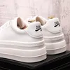 Britse stijl lage bruiloft jurk partij schoenen mode witte veter-up canvas casual sneakers lente herfst ademende ronde teen rijden single walking loafers E197