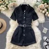 FABPOP Design Kurzarm Umlegekragen Hohe Taille Einreiher Knöpfe Denim Playsuits Strampler mit Gürtel GB346 210709