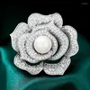 Broschen Pins Koreanische Silber Farbe Blume Brosche Elegante Frauen Zubehör Perle Broschenadeln Seide Schal Schnalle frauen Mantel SchmuckPins