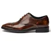 2022 Vintage Mens Patent Leather Cap Toe Brown spetsskor för kontor