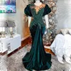 Velvet Hunter Green Prom Robes avec cramoisie Peak Perles de manches gonflées Perles cristaux Sirène robe de soirée africain aso ebi femme plus taille